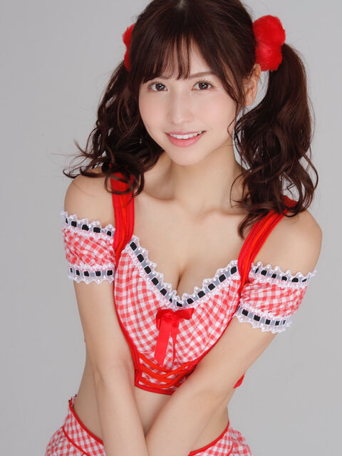 Momo Sakura