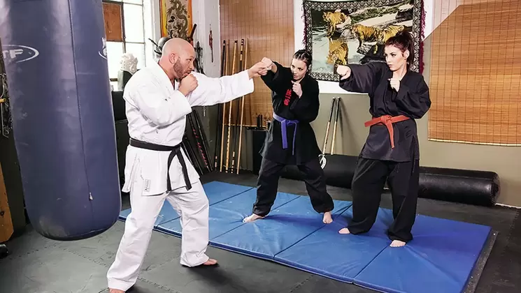 Streetfighter Sister-chix Team up to Tackle Big Dick!