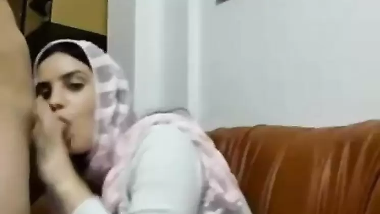 Hot Muslim arab girl with Big boobs gives blowjob and gets fucked in doggystyle