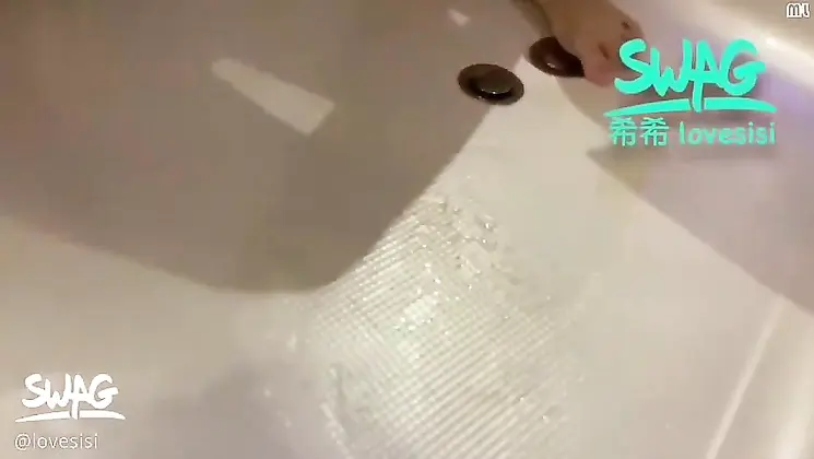TaiwanPorn 台湾SWAG lovesisi 新一代三生三世十里潮吹 性經驗極少的男大生也能把我插到噴