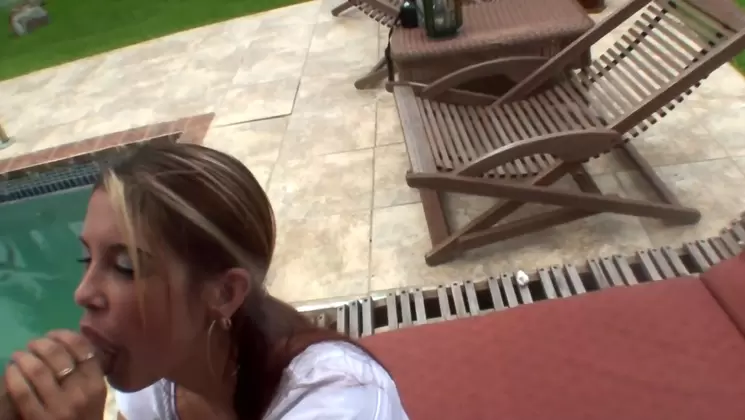 Making her day go well by treating her pussy with fuck by the pool