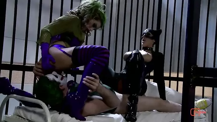 Katwoman Jennifer Dark Prowls Into A Prison Cage 3way