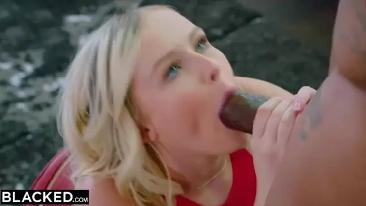 This petite blonde only has eyes for BBC