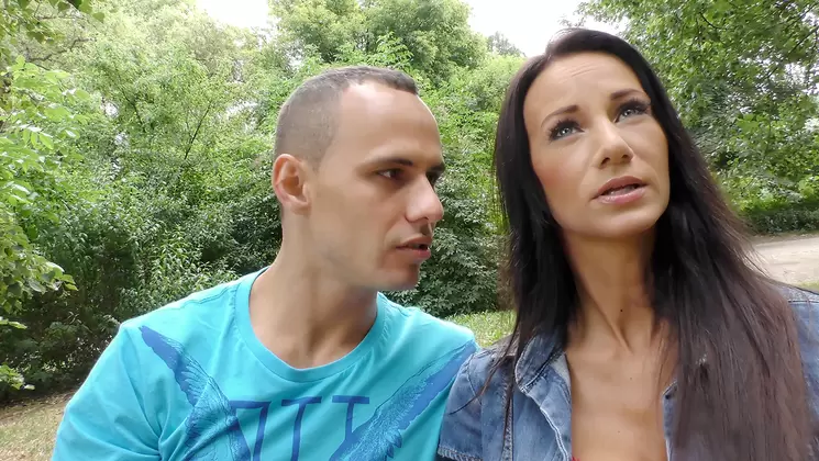 Pleased cuckold watches girlfriend\'s outdoor sex with guy