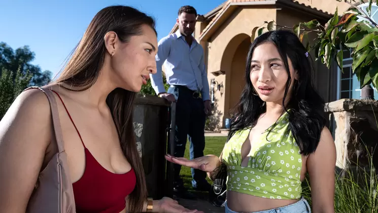 Stepsisters take a private tour of a celebritys home