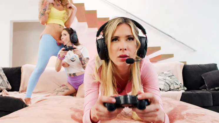 Busty tranny roommate pounds gamer MILFs