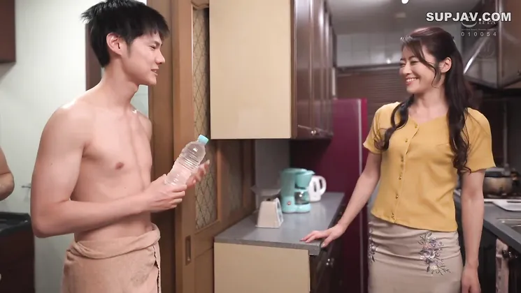Step Mom Maki Houjo is a horny MILF who loves to give head to her step son's friend