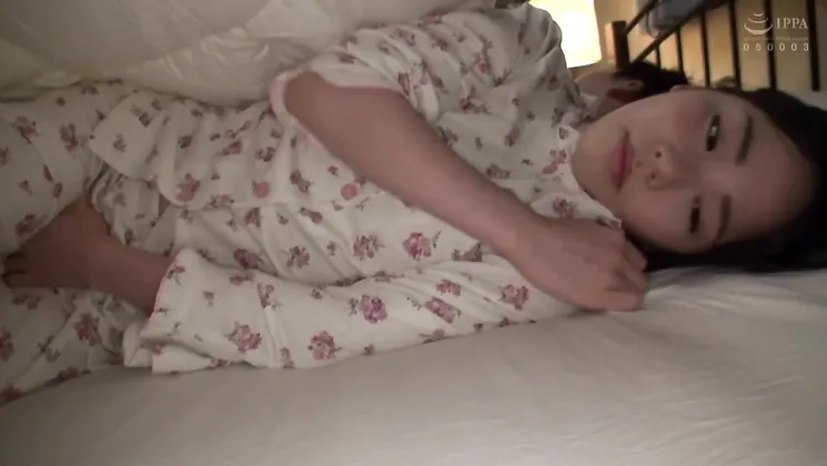 A Younger Sister Crawl To His Older Brother's Futon During Masturbation In The  Futon