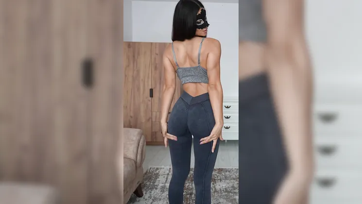Latina hottie shows off her sexy curves in tight leggings and fitter's outwear